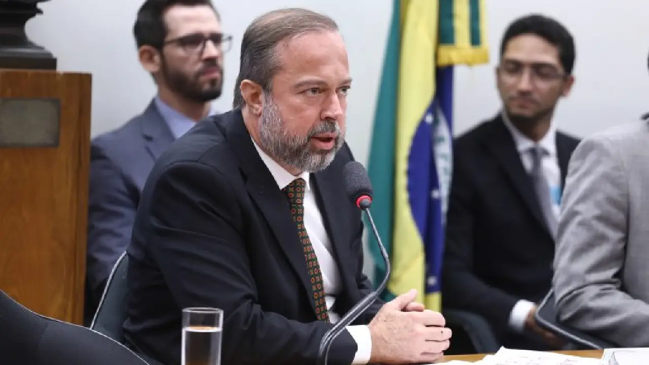 Brasil quer fim dos gastos socioambientais de Itaipu a partir de 2027, diz ministro