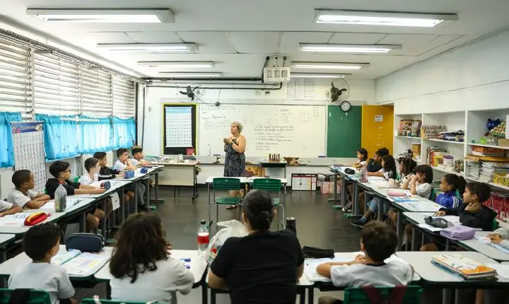 Professor pode pedir Carteira Nacional Docente a partir de amanhã