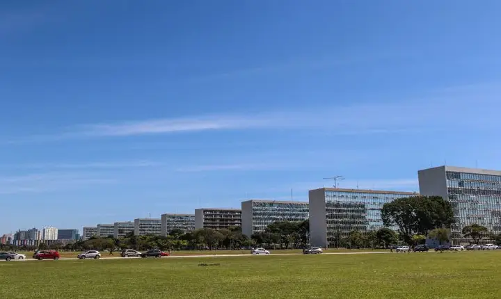 TCU suspende exigência de governo buscar centro da meta fiscal em 2025