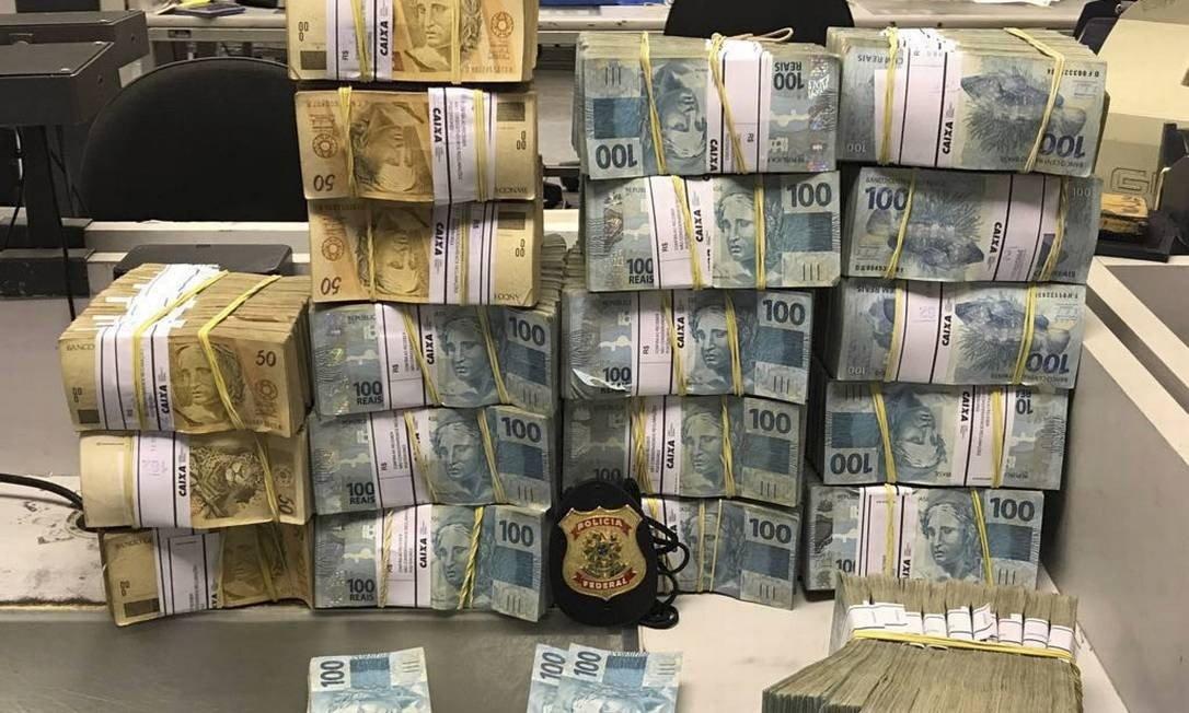 POLICIA FEDERAL APREENDE 2 MILHOES DE AECIO NEVES