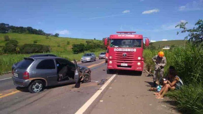 Três veículos se colidiram em acidente próximo ao trevo de Natividade
