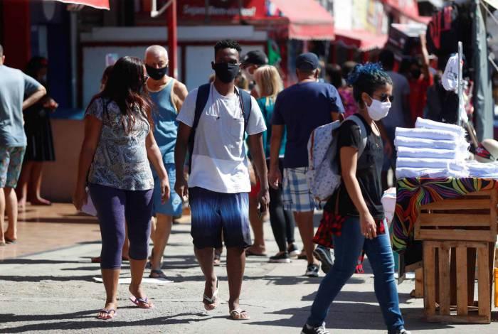Após Brasil passar de 10 mil mortes por covid-19, especialistas cobram bloqueio total.