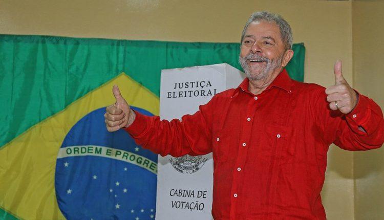 Lula cobra de Maia votação do processo de impeachment de Bolsonaro.