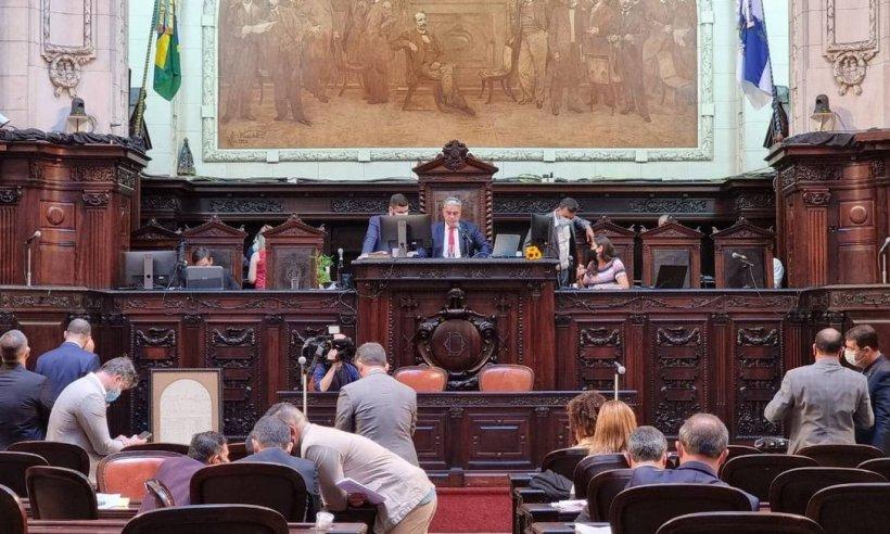 Alerj aprova ‘superferiado’ de 10 dias para conter avanço da Covid-19 no estado do Rio.