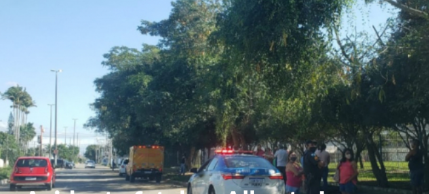 Campos: Carro invade ciclovia e mata  Mulher em frente  à Uenf