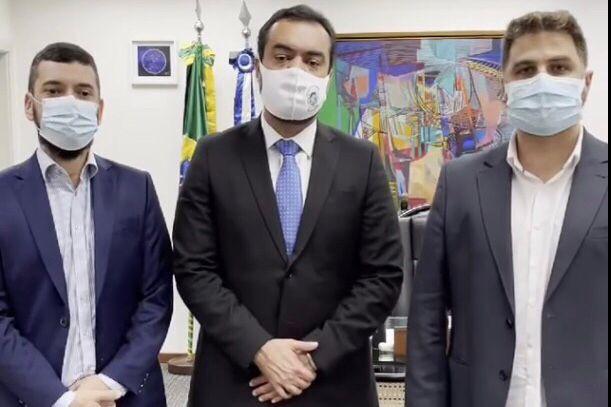 Ao lado do governador, prefeito Wladimir anuncia licitação para obras do HGG.