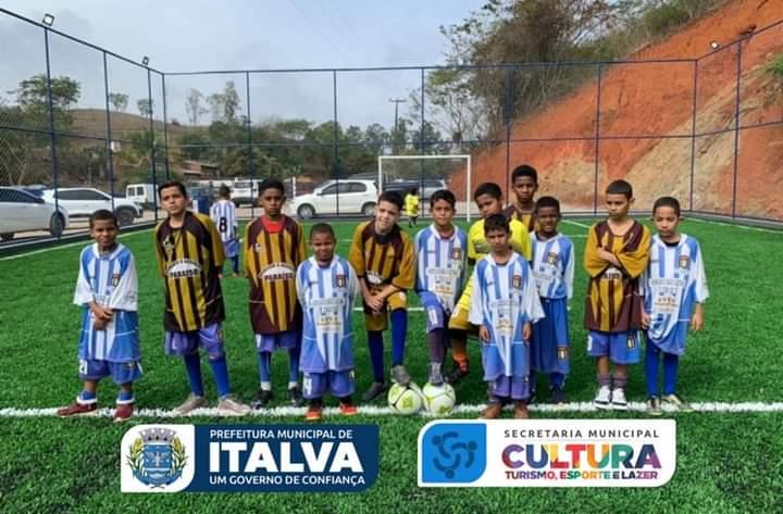 Prefeitura de Italva inaugura quadra de futebol society.