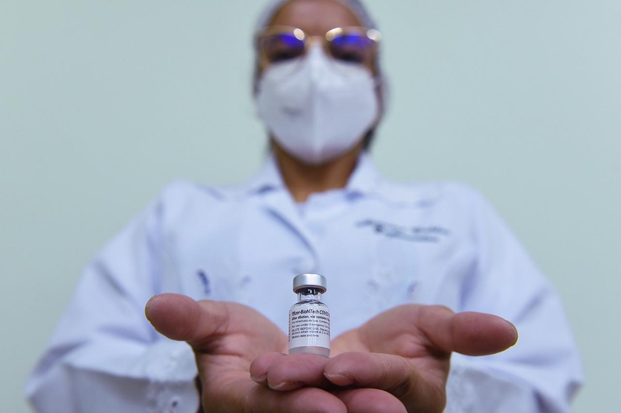 Campos aplicará dose de reforço para profissionais de saúde a partir desta segunda (27).