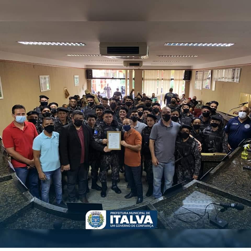 Guarda Civil Municipal de Italva recebe novos uniformes