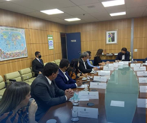 Prefeito de Italva Léo Pelanca vai a Brasília em busca de investimentos