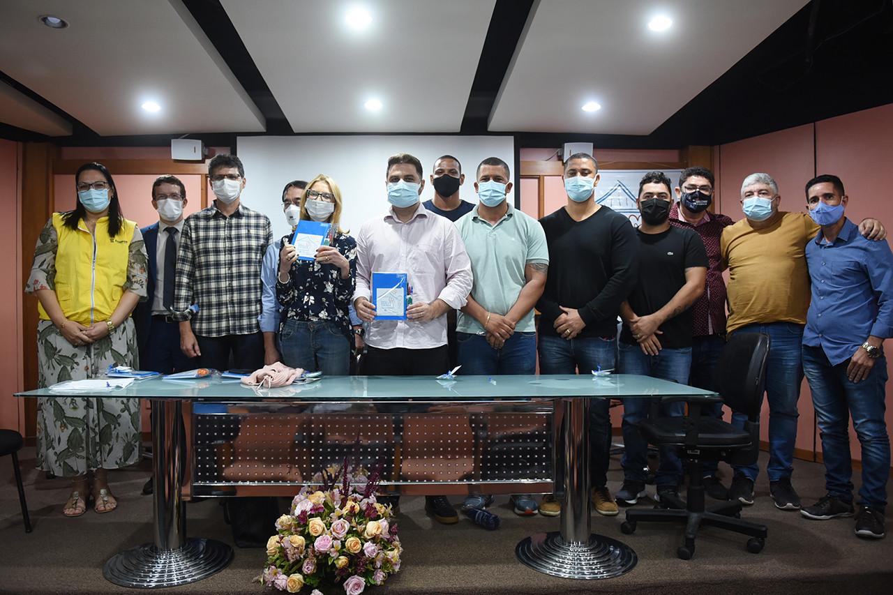 Prefeito Wladimir e secretária Nacional lançam o Programa Família na Escola