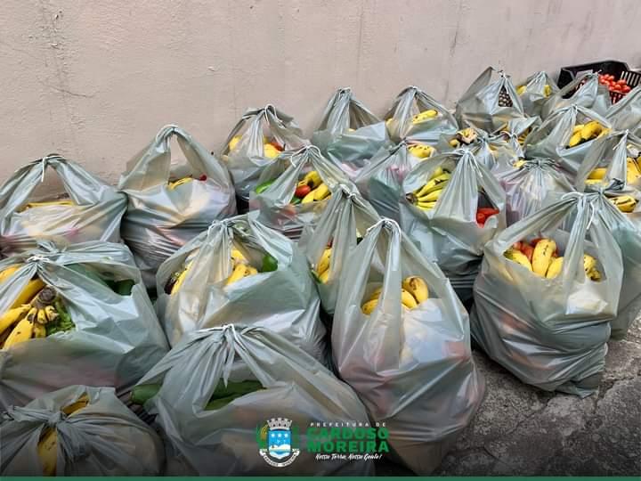 Cardoso Moreira entrega 350 cestas do projeto 'Cesta Verde'
