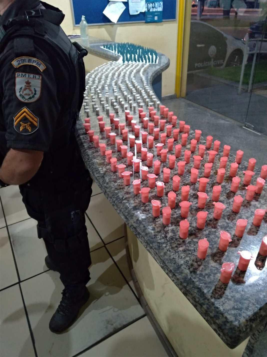 Cardoso Moreira: Pinos de cocaína são encontrados enterrados em casa abandonada