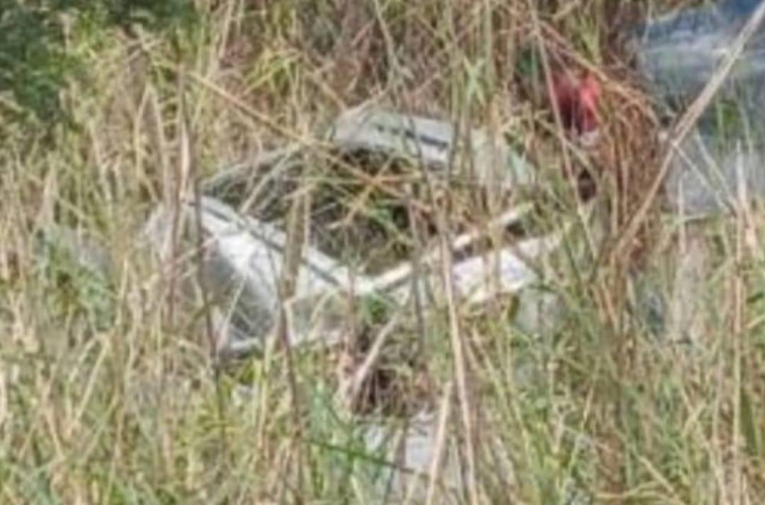 BR-356: IDOSO MORRE E MULHER FICA FERIDA APÓS CARRO CAPOTAR NA CHEGADA DE CAMPOS