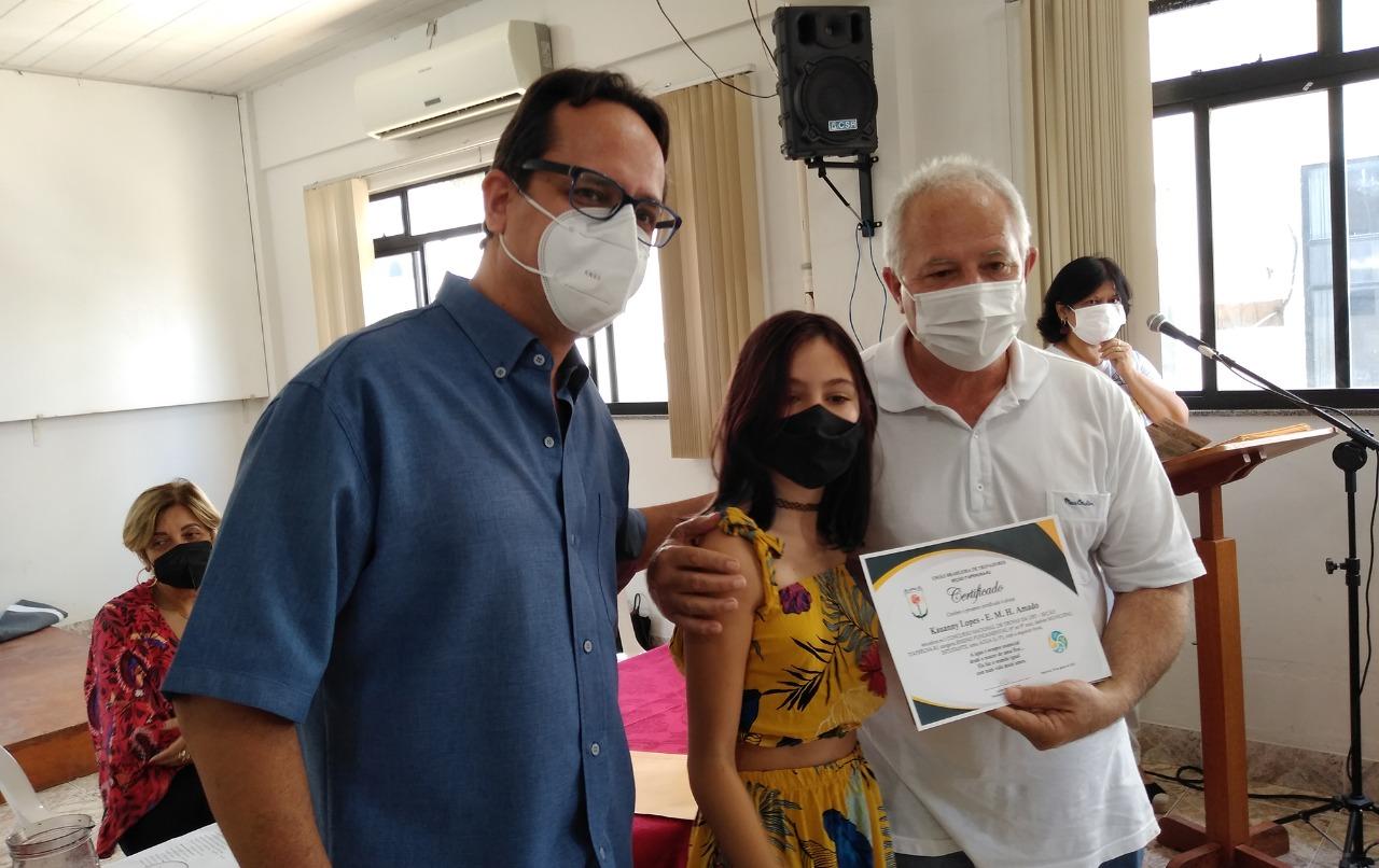Prefeito de Itaperuna participa da solenidade de premiação do I Concurso da UBT 
