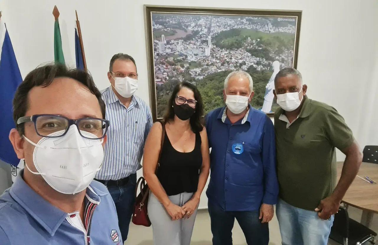 Secretário de Educação de Itaperuna se reúne com prefeito e representantes de Aré