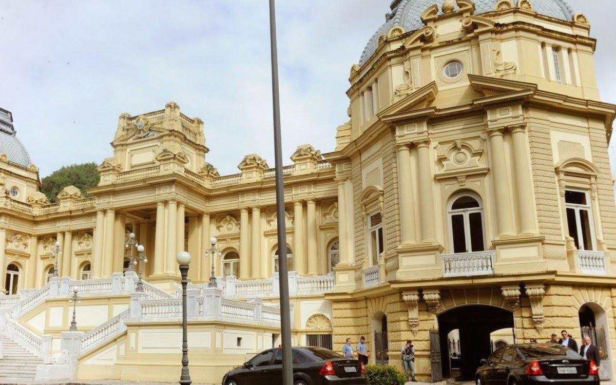 Governador encaminha à Alerj projeto que garante benefício aos servidores da Educação no fim deste ano