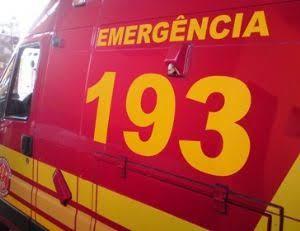 Campos: Carro bate em poste e deixa dois mortos