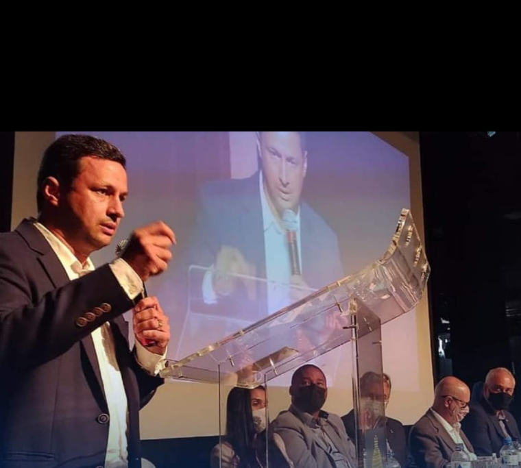 Prefeito de Italva Léo Pelanca participa de reunião sobre investimentos do Fundo Soberano do Estado