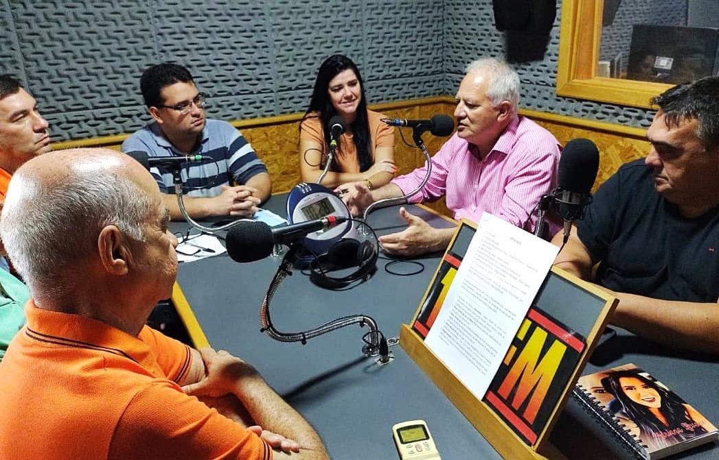 Secretário de Assistência Social de Itaperuna orienta pessoas atingidas pelas chuvas a procurarem o CRAS