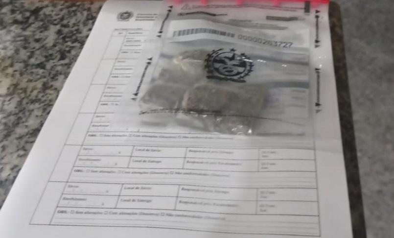 CARDOSO MOREIRA: POLÍCIA APREENDE MACONHA COM PASSAGEIRO DE ÔNIBUS