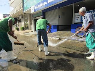 Prefeitura Municipal de italva trabalha na limpeza de ruas após águas baixarem