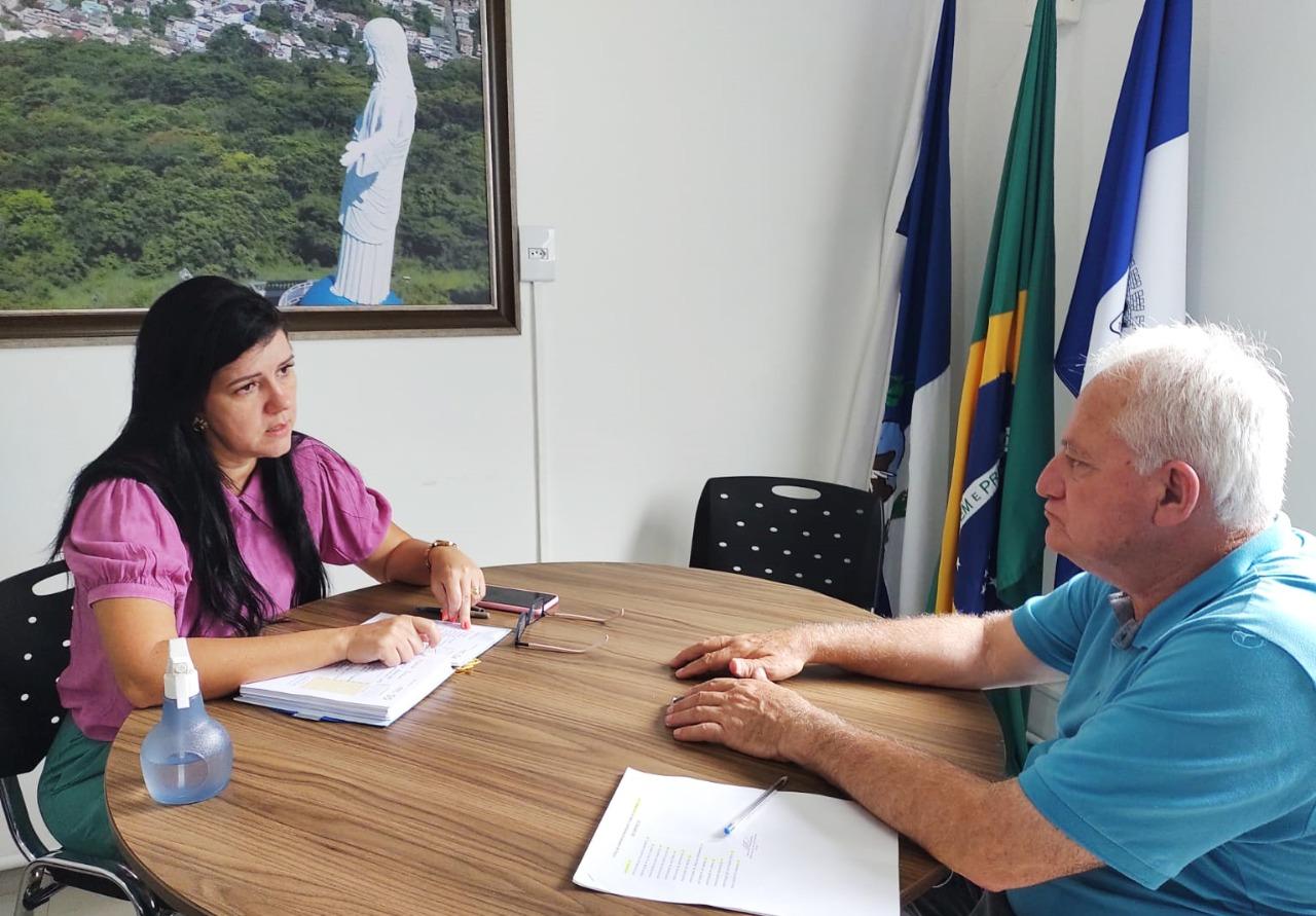 Secretária de Saúde de Itaperuna se reúne com prefeito e visita UBS