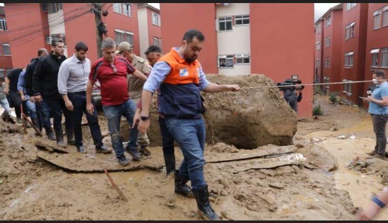 Governo do Estado atua em várias frentes contra os efeitos do temporal que causou tragédia em Petrópolis