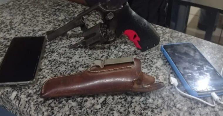 PASSAGEIRO DE ÔNIBUS ARMADO É PRESO EM CARDOSO MOREIRA