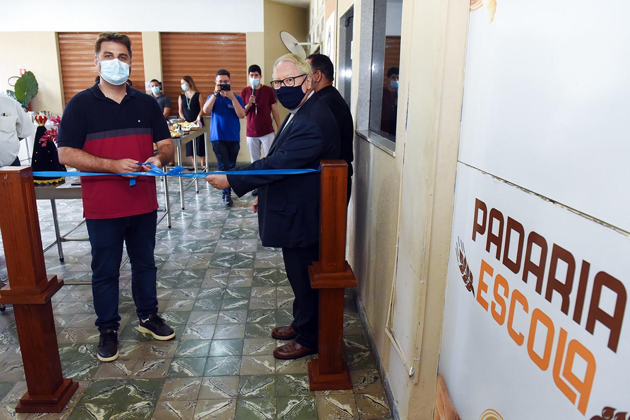 Prefeito de Campos Wladimir participa da reinauguração da Padaria Escola da Obra de Salvador