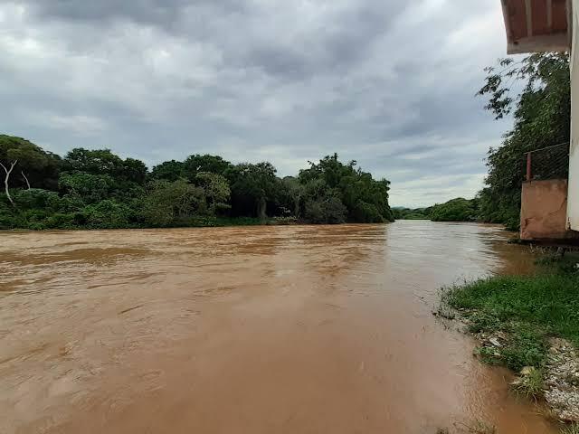 Rio Muriaé chega a sua cota de transbordo em Italva neste sábado (19)