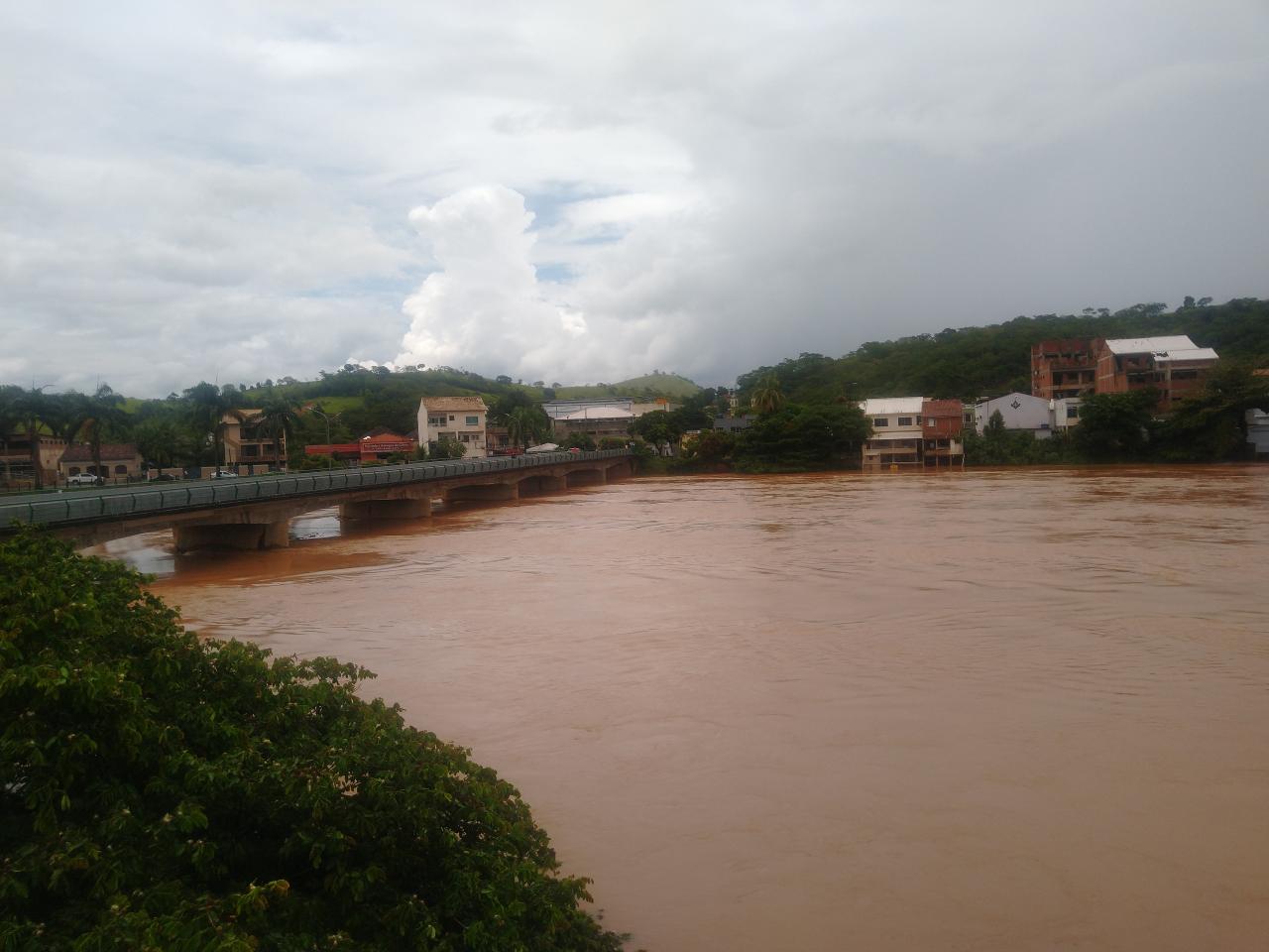 Rio Muriaé transborda em Cardoso Moreira