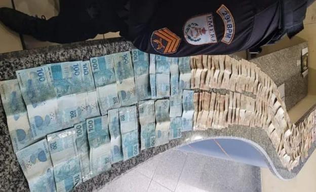 Italva: Polícia apreende mais de R$ 6 mil durante abordagem