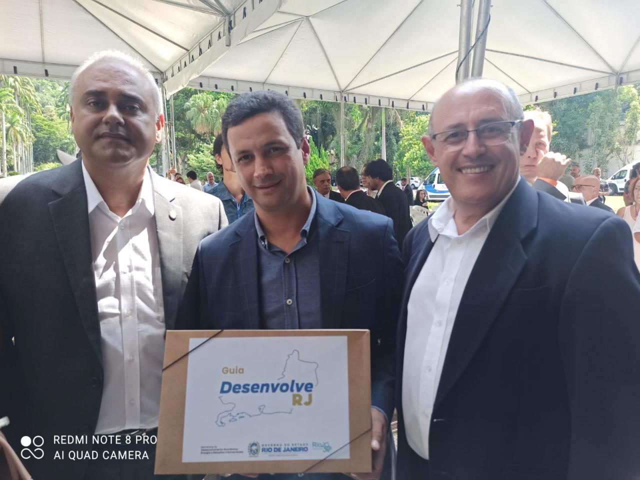 Prefeito de Italva Léo Pelanca participa do lançamento do programa Desenvolve RJ