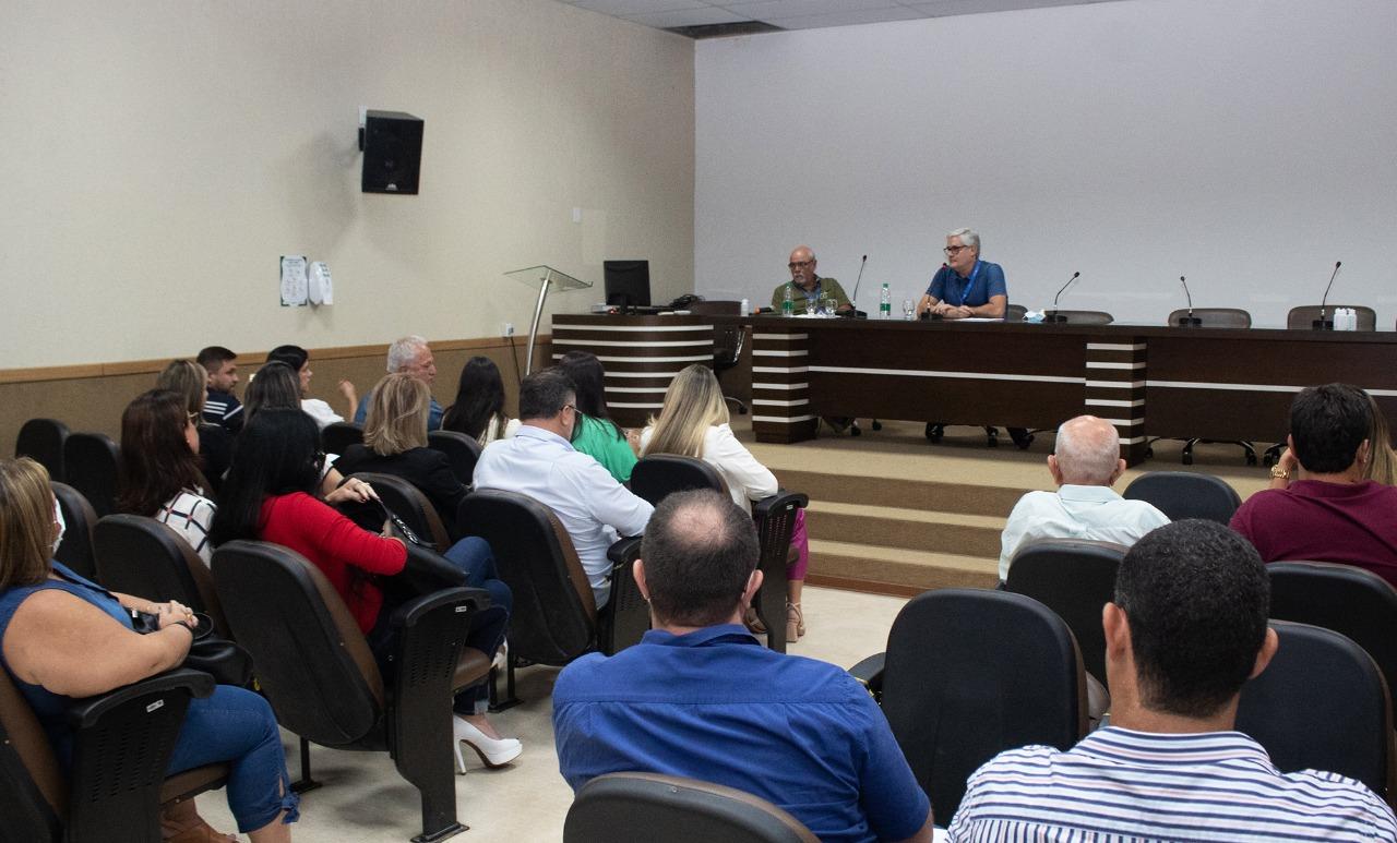 Prefeito de Itaperuna participa de reunião com a diretoria do HSJA