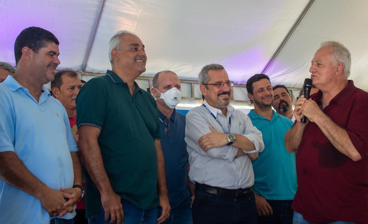 Prefeito de Itaperuna participa do lançamento da pedra fundamental do Laboratório de Análise de Solos e Foliar