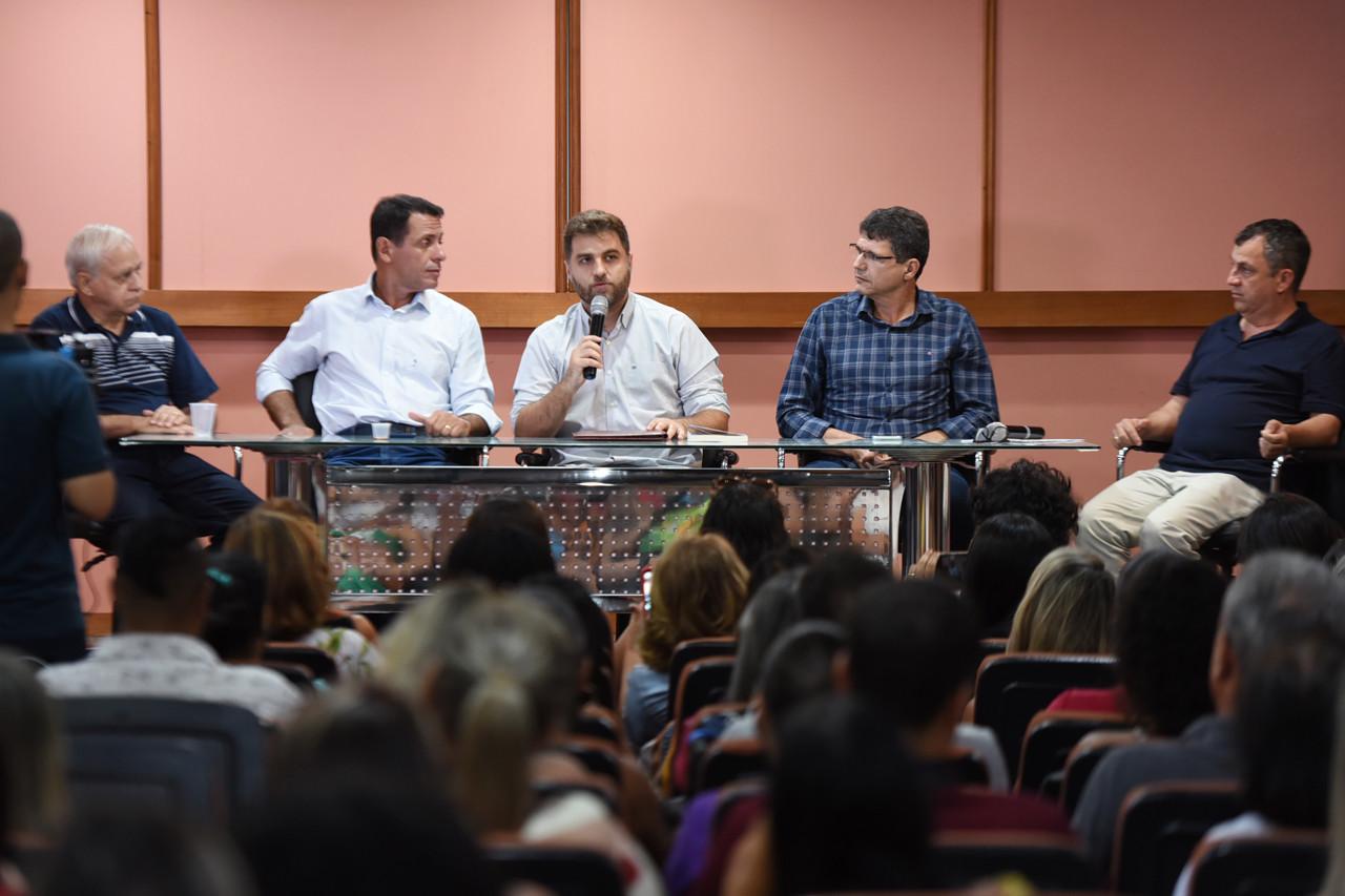 Campos: Equiparação salarial dos professores começa a ser paga em maio