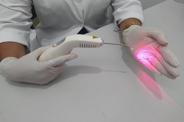 Campos inova e passa a oferecer tratamento com laser em pacientes com feridas