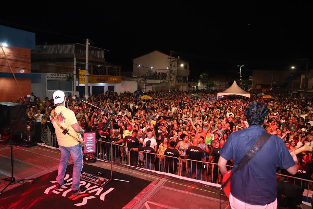 Em grande estilo, Durval Lélys agita o 