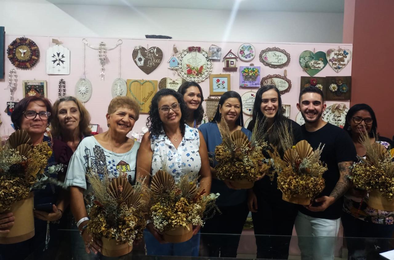 Secretaria de Assistência Social promove Workshop de Arranjos Florais em Itaperuna