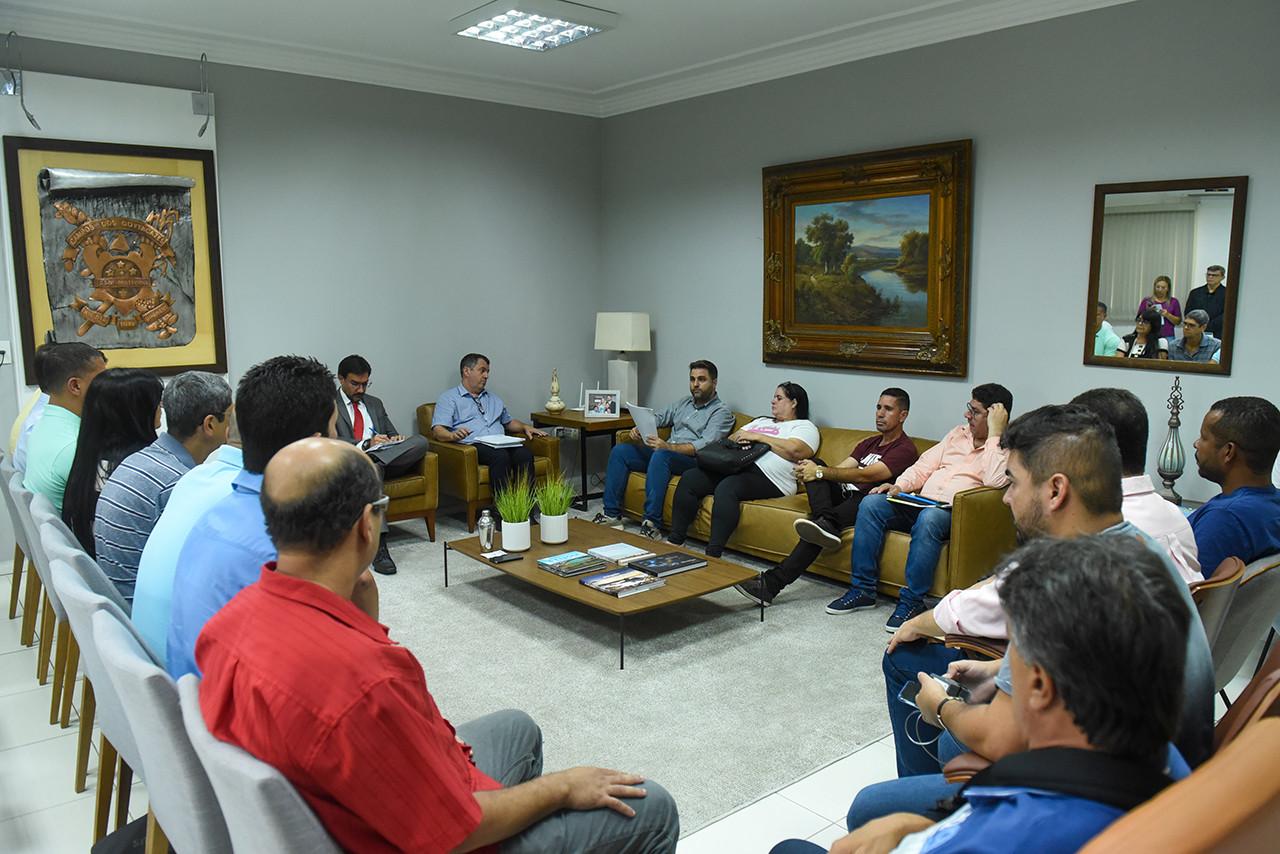 Prefeitura de Campos anuncia correção salarial para ASGs e metade do 13° para todos servidores