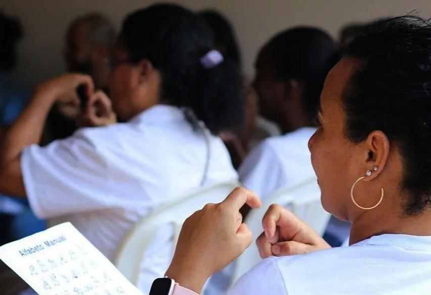 Central de Libras realiza primeiro dia de oficina em Itaperuna