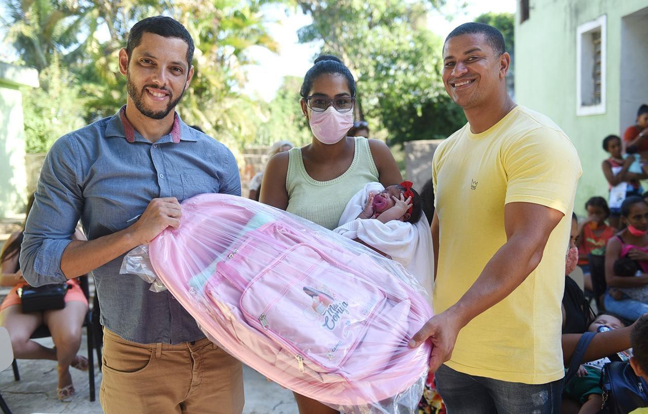 Mãe Coruja: Usuárias do CRAS de Goitacazes recebem kits enxoval