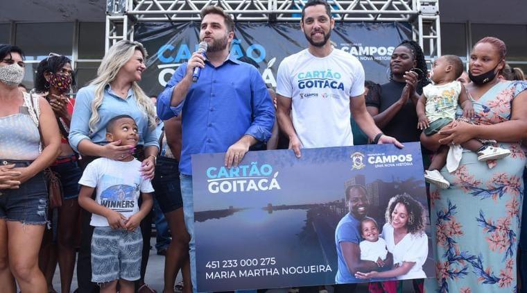 Moradores do Parque Guarus e Custodópolis recebem Cartão Goitacá nesta quarta