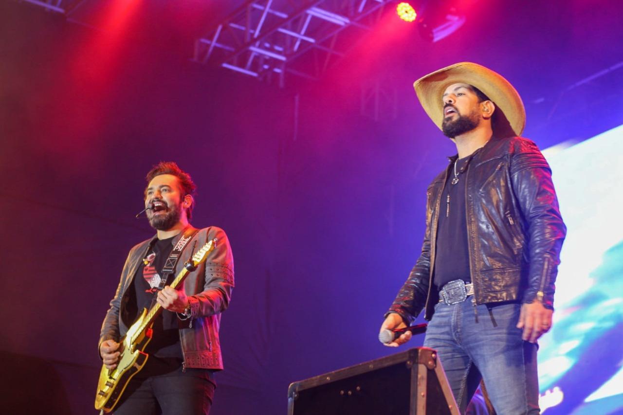 Noite do sertanejo com Fernando & Sorocaba em Itaperuna