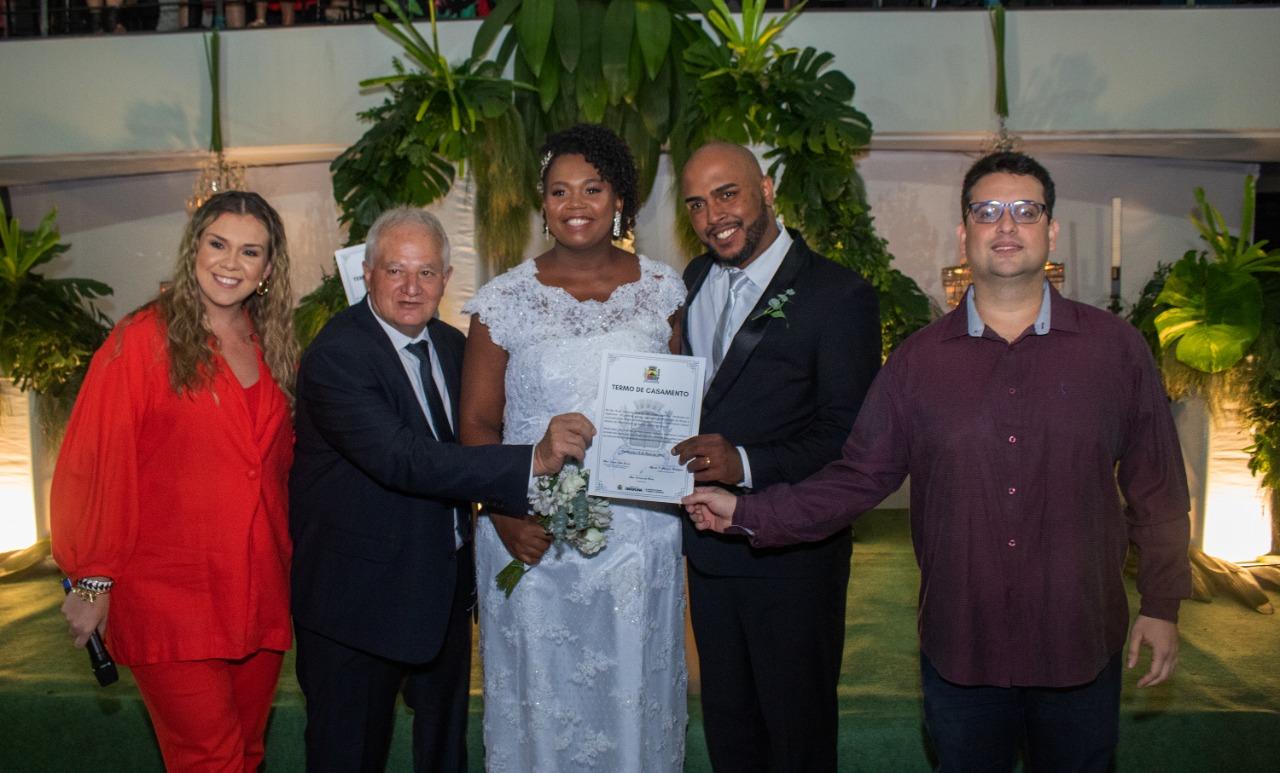 Prefeito de Itaperuna prestigia casamento comunitário organizado pela Assistência Social