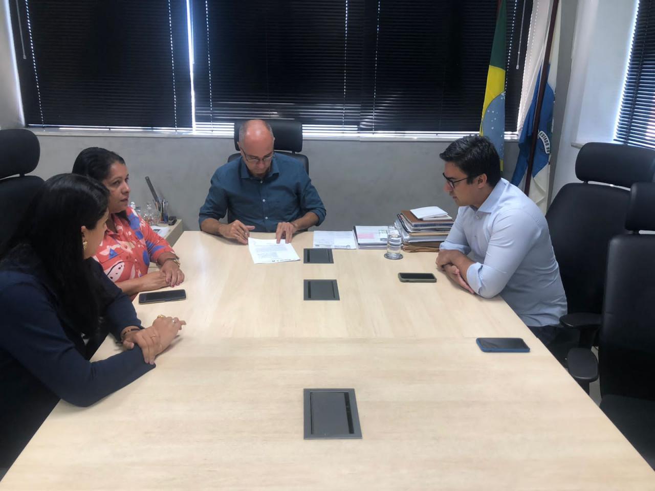 Prefeitura e Governo do Estado assinam termo de adesão para construção  de 150 casas populares em Quissamã