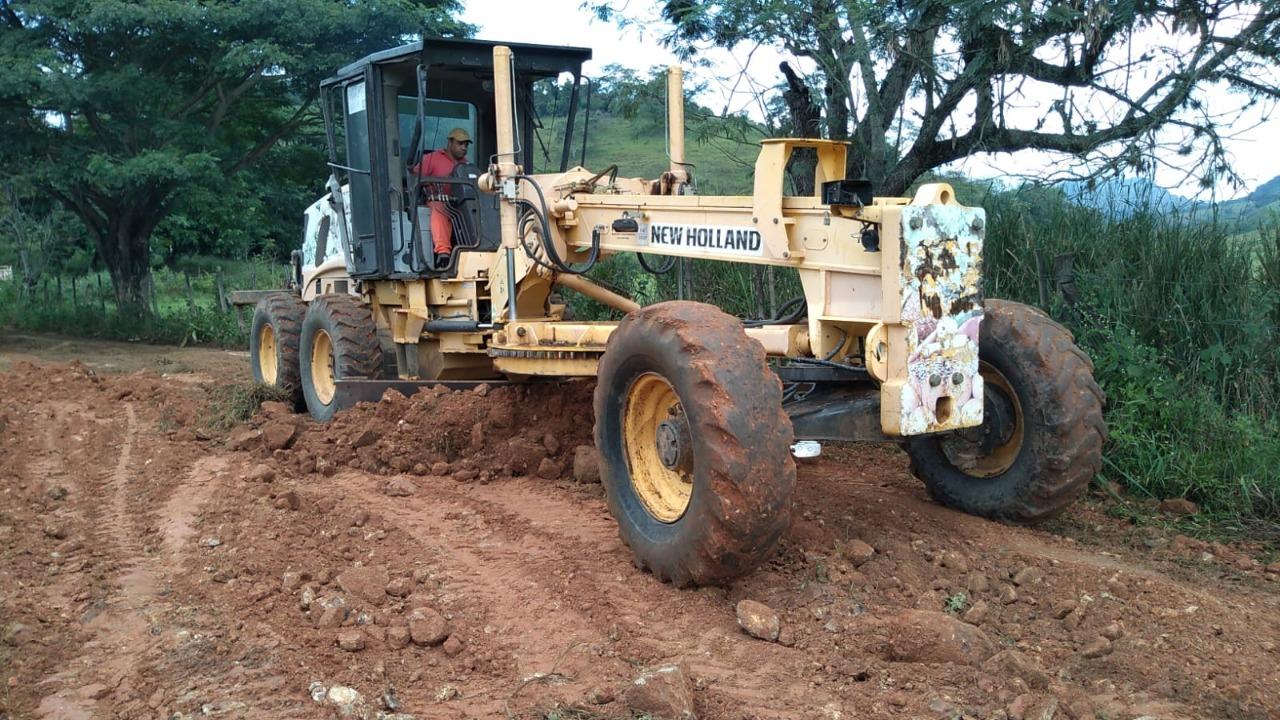 Secretaria de Agricultura de Itaperuna amplia frente de trabalho nas estradas vicinais