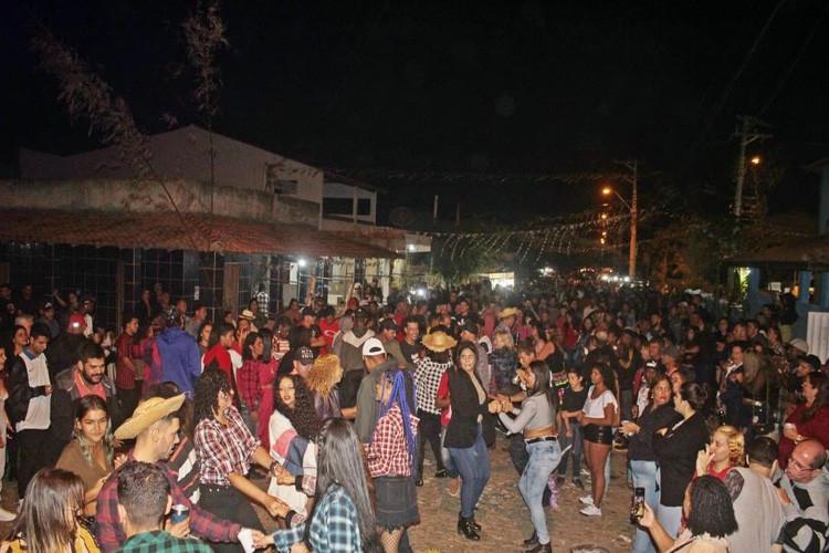 Circuito de Arraiás com Gil Paixão e Charles Motta neste sábado em Farol