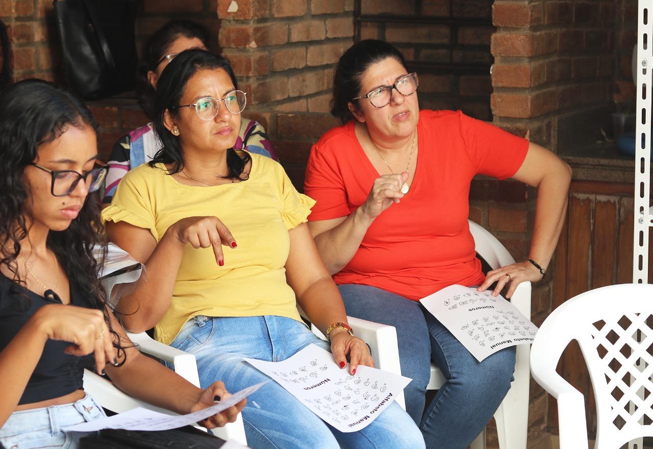 Começam as aulas da 2ª turma da Central de Libras de Itaperuna